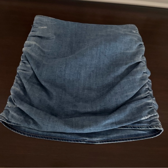 Retrofête Blue Ruched Denim Mini Skirt – Size S – NWOT - Picture 2 of 7